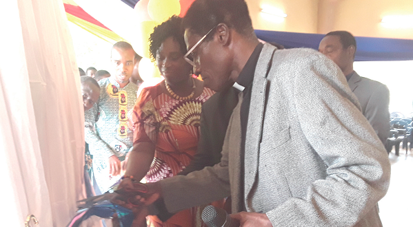 Rev. Apostle Albert Tehn-Addy unveiling the logo of ARS Youth Association